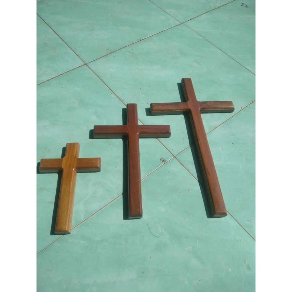 Salib dinding kayu jati