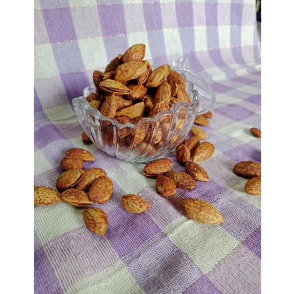 

kacang almond panggang 500gr/kacang almond kulit/kacang almond