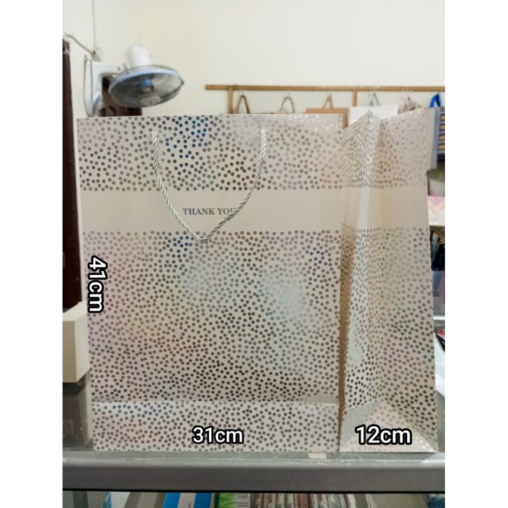 

(1PCS) PAPERBAG FANCY BESAR UKURAN