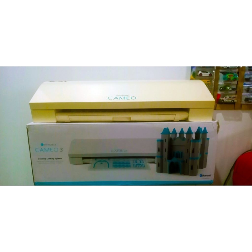 

Mesin Cutting Stiker Silhouette 3