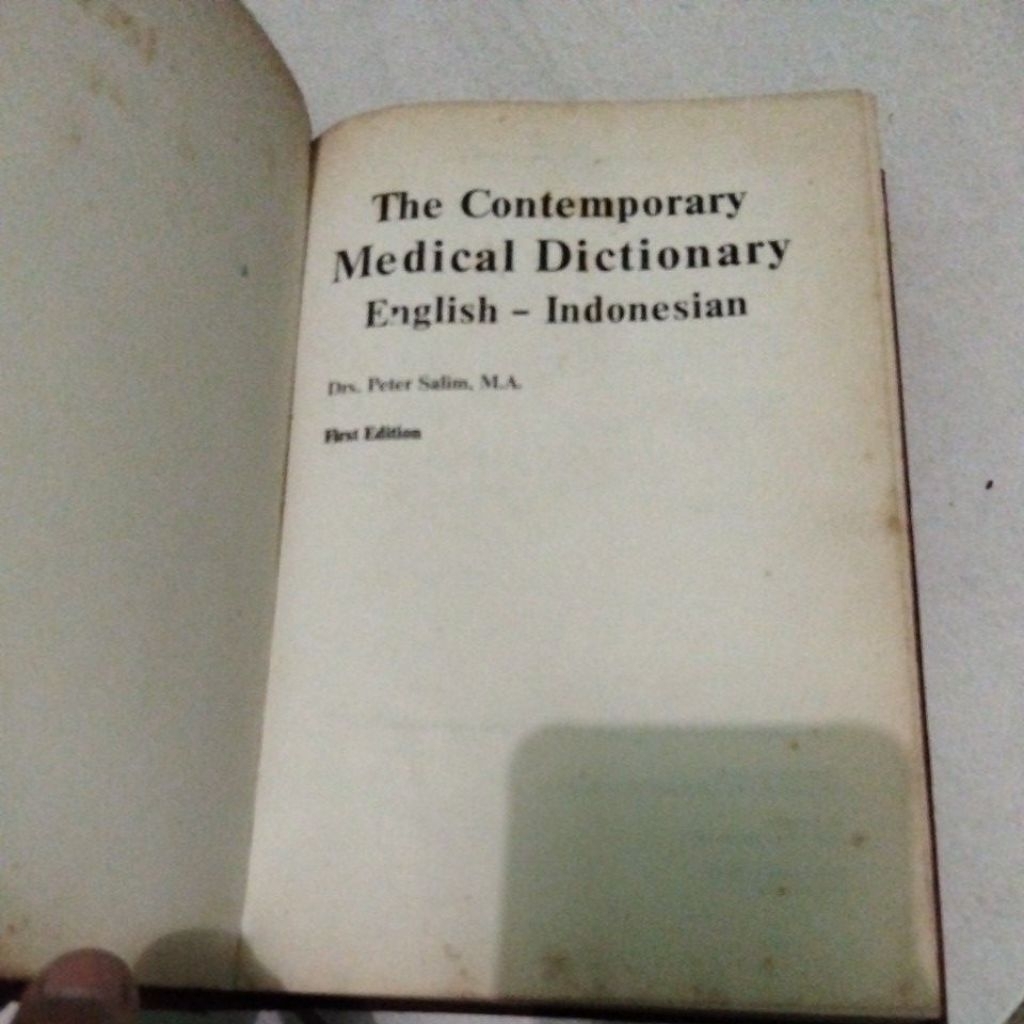 drs. peter Salim the contemporary medical dictionary English - Indonesia