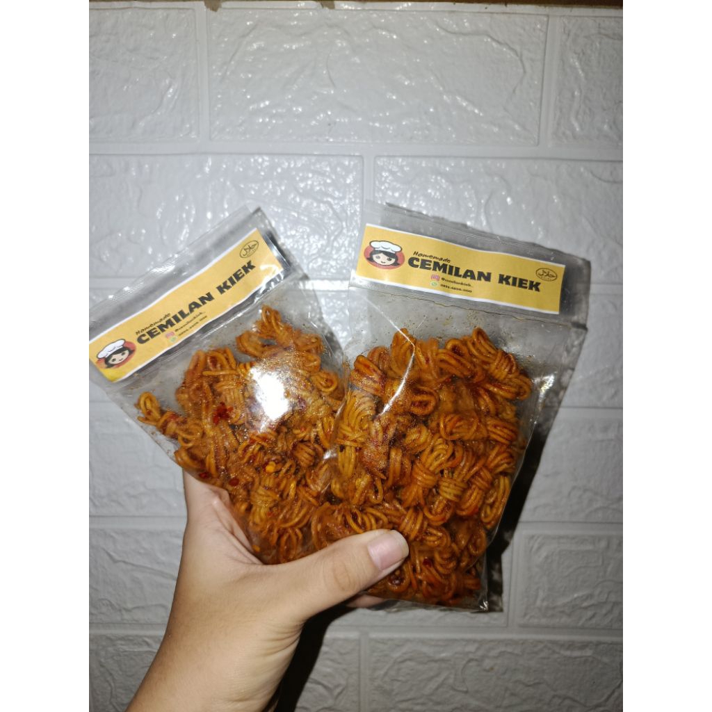 

Kiek Cemilan Mie Gulung Pedas Daun Jeruk 100 gram