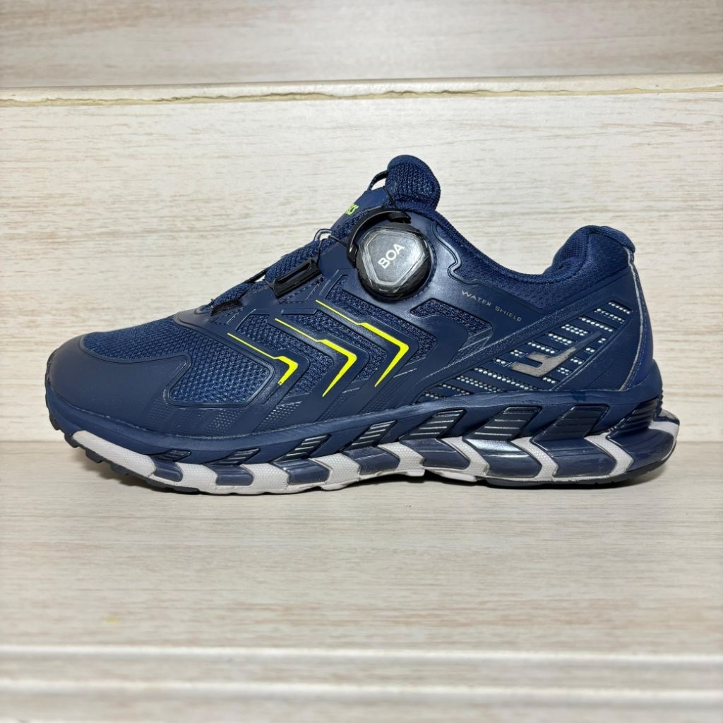SEPATU OUTDOOR  TREKKING HIKING & RUNNING PROSPECS BOA SYSTEM / TALI PUTAR SECOND ORIGINAL  [ MURAH 
