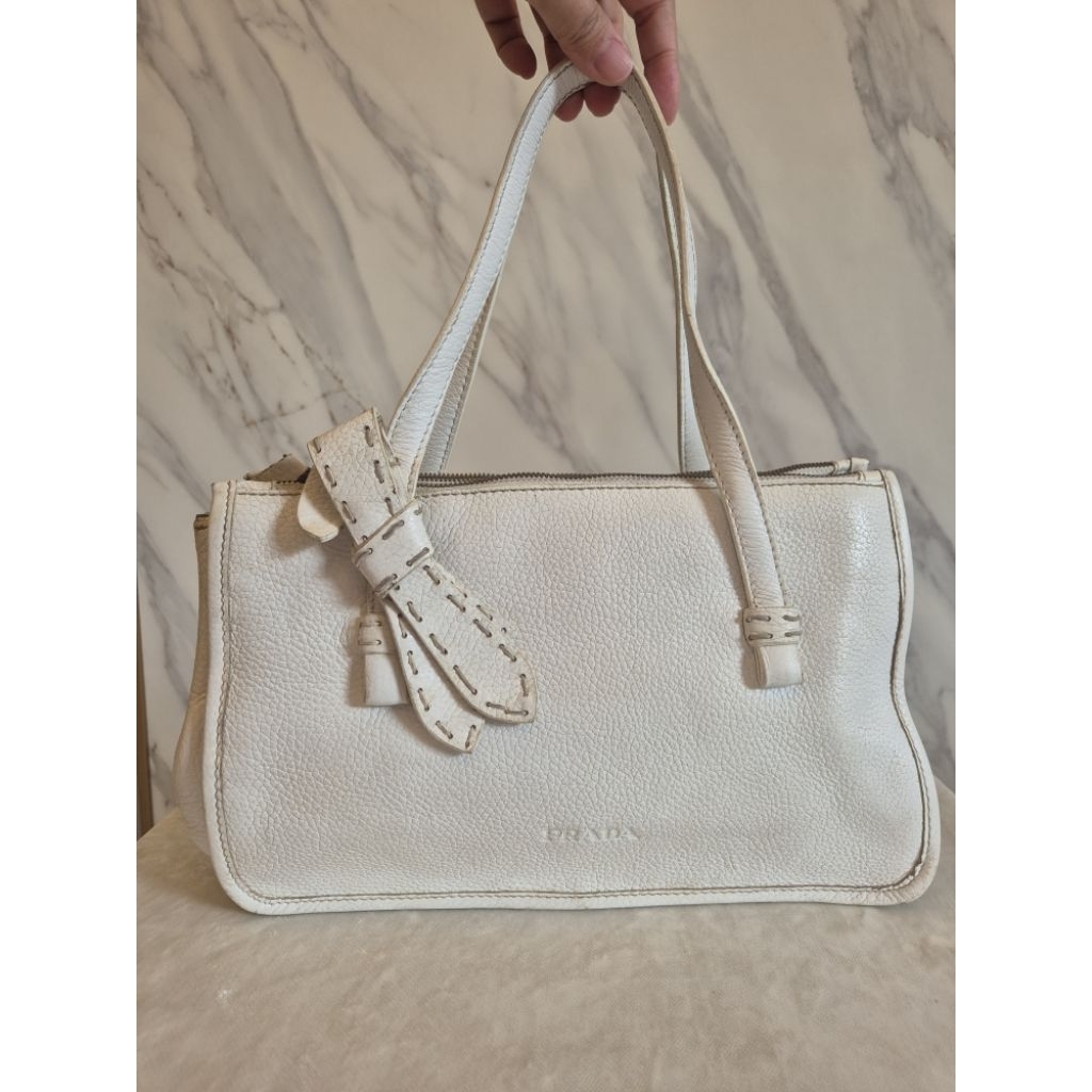 Prada behel putih vintage