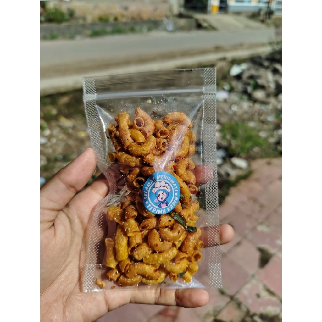 

Makroni kuning Makring pedas gurih daun jeruk