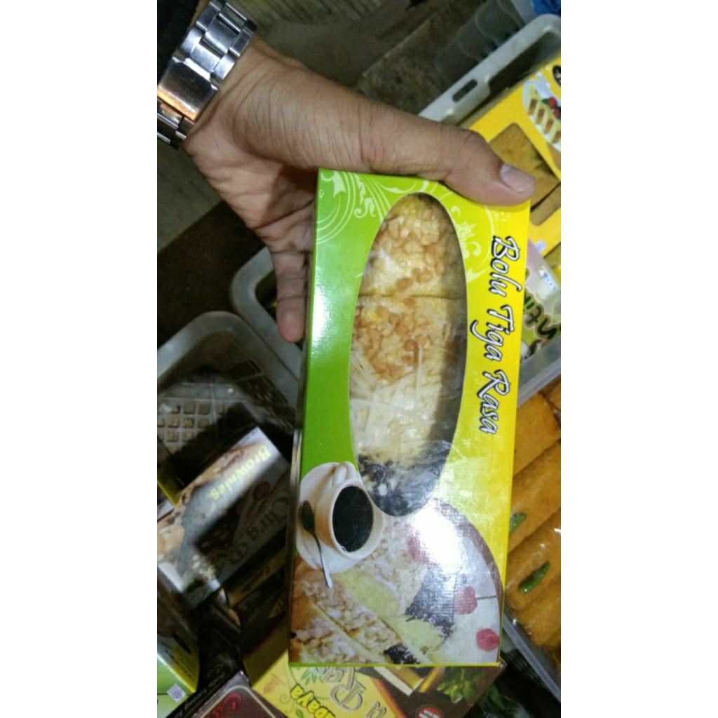 

INSTANT - kue bolu tiga rasa by pasar Tasik online