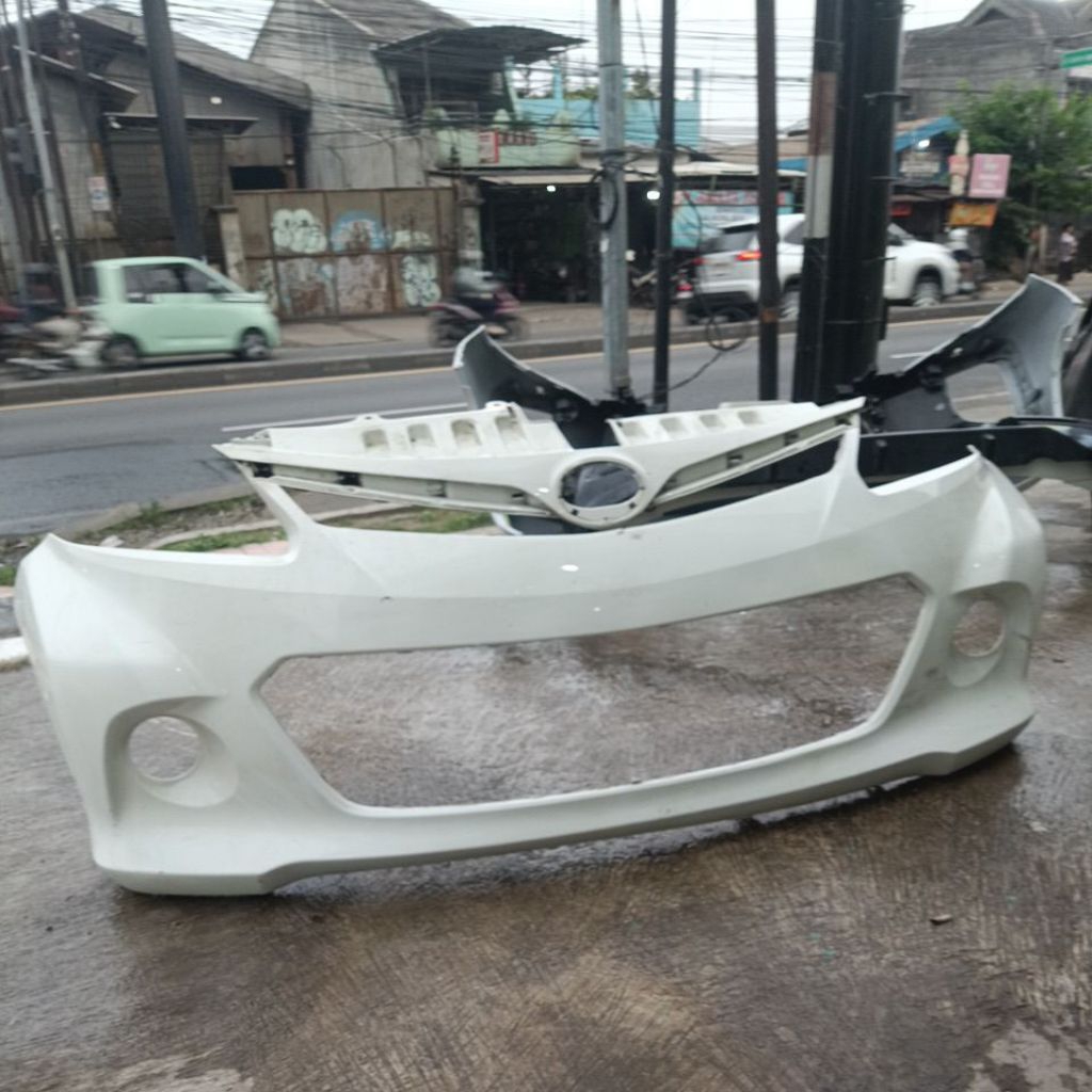 bumper depan Toyota Avanza Veloz 2014 original