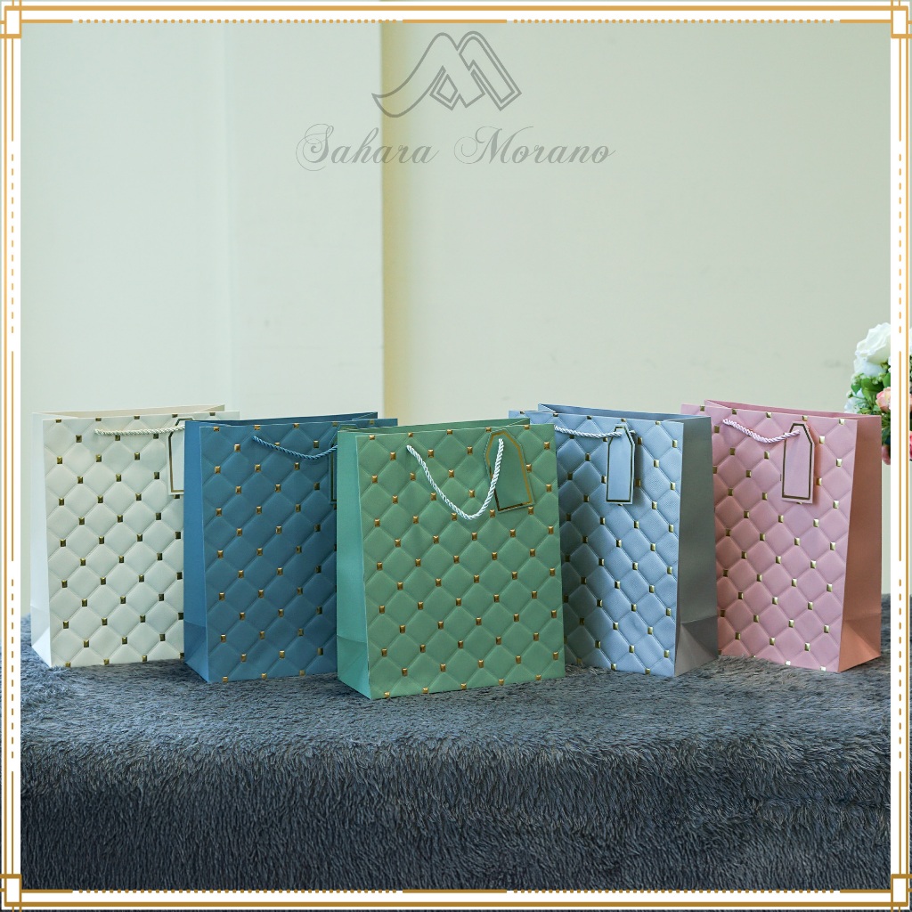 

Paper Bag Emboss Motif Titik Emas Kotak Shopping Bag Tas Hadiah Hampers Goodie Bag Tas Kado