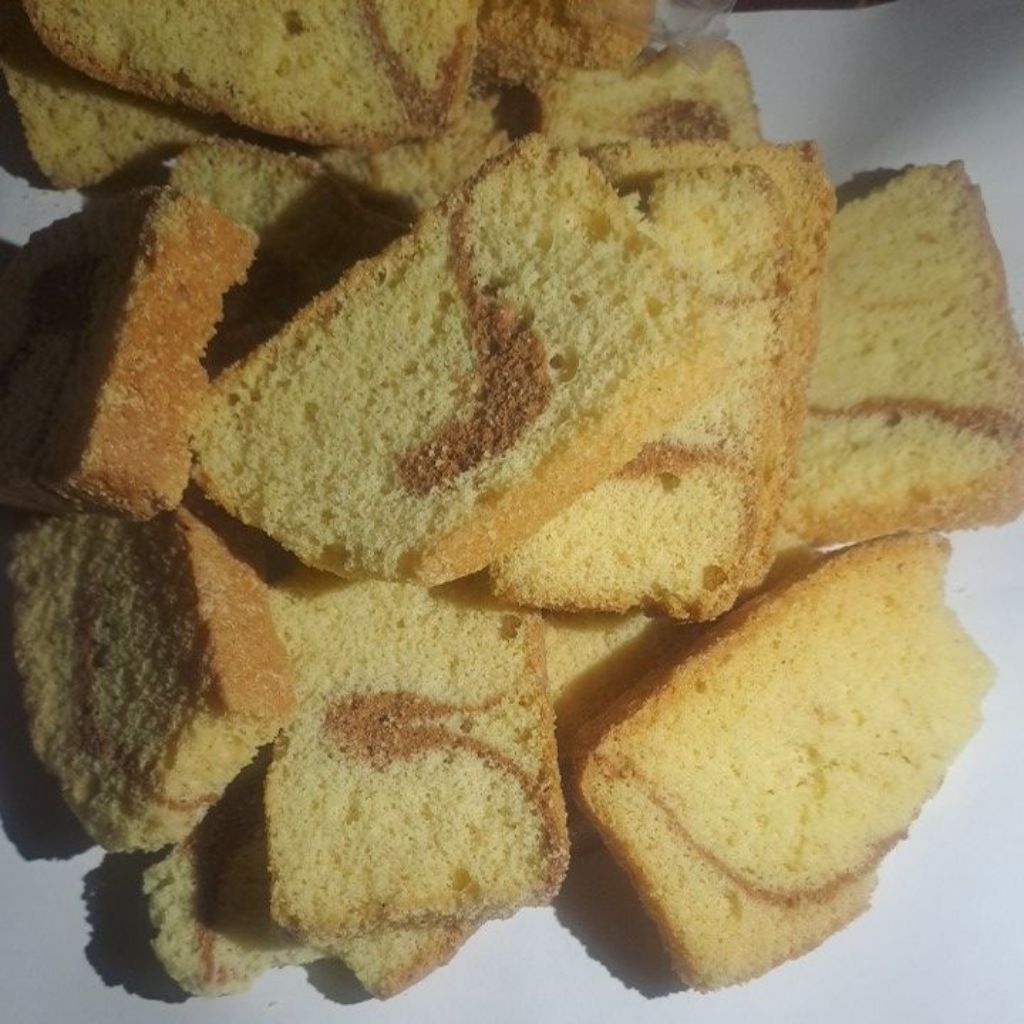 

kue bolu kering kotak bulat manis renyah