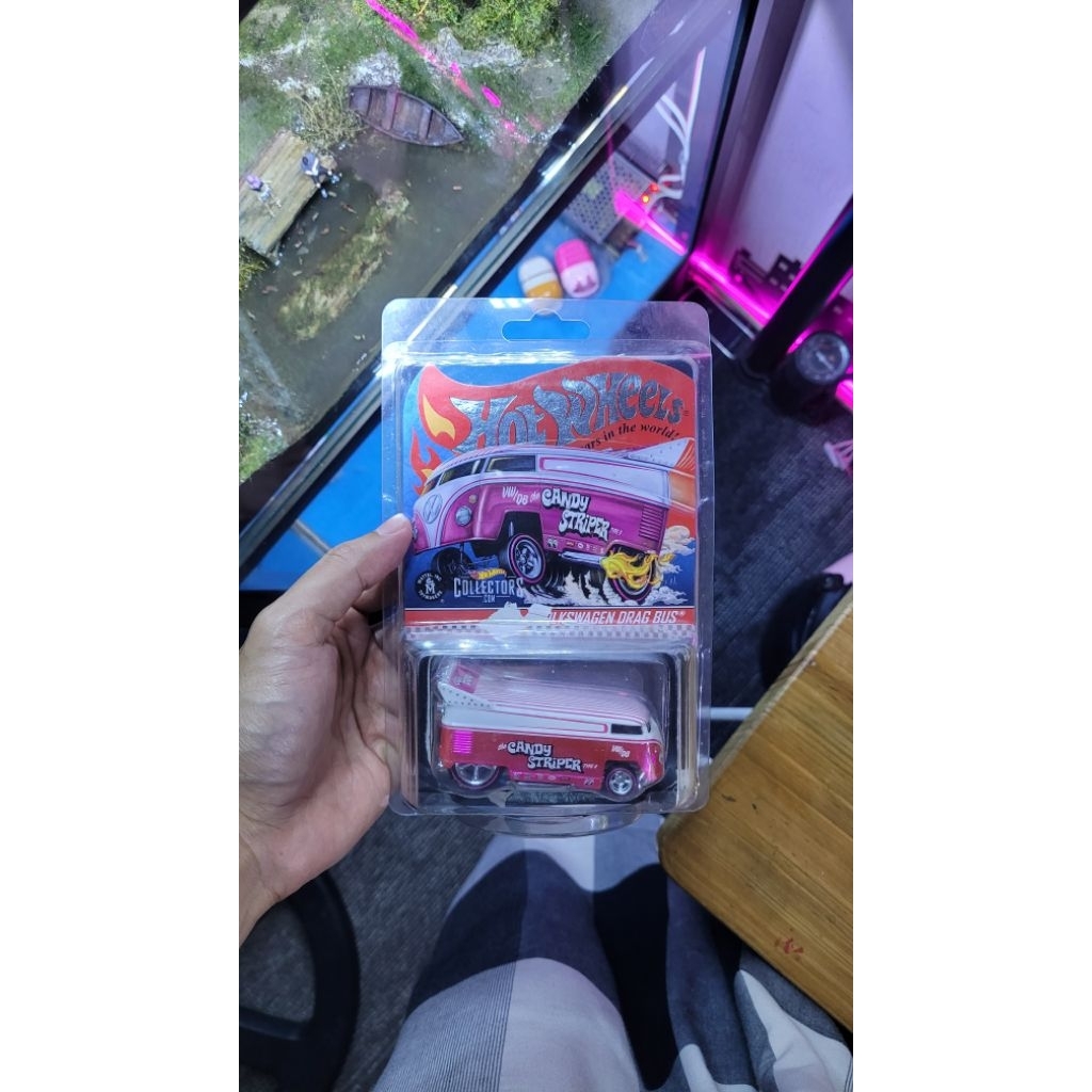 Hotwheels pink Candy Striper Volkswagen Drag Bus spectraflames pink loose vw pink loose