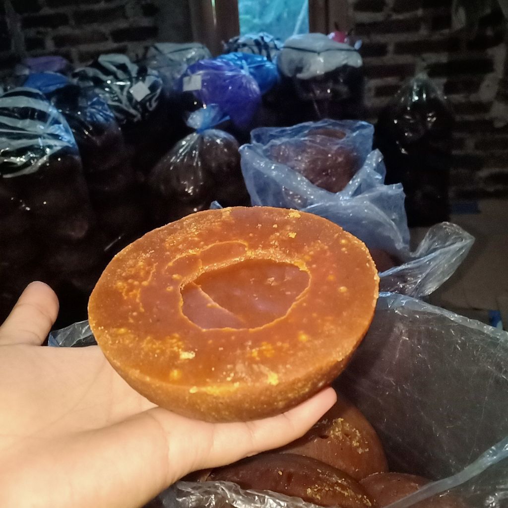 

Gula Jawa cetakan batok asli nira kelapa tanpa campuran (promo 15000)