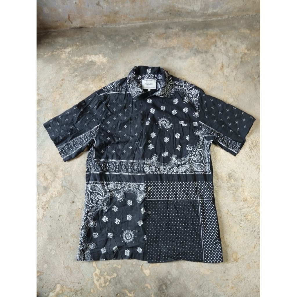 kemeja Paisley Viva studio