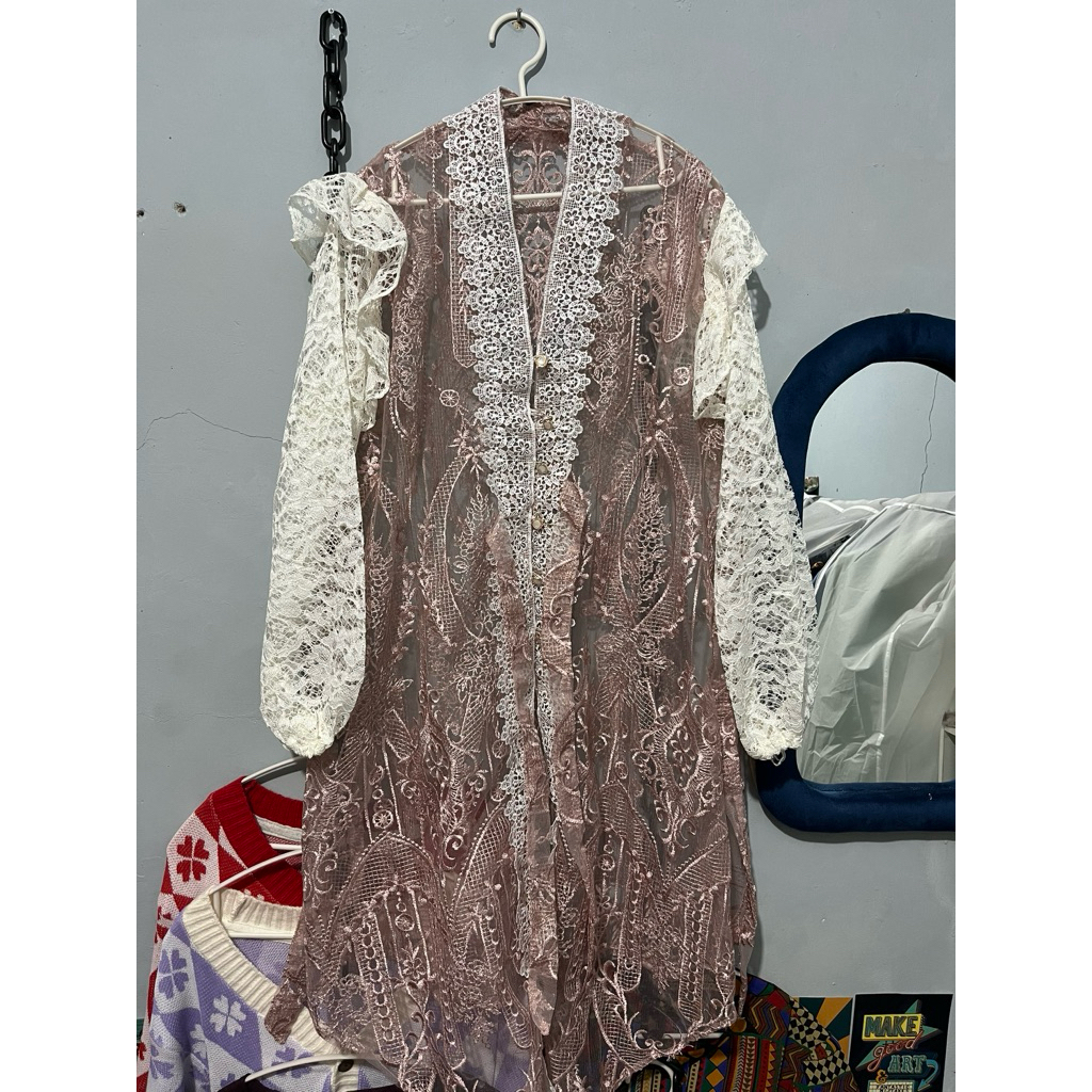 Outer Brokat Premium – Soft Rose Gold & White Lace