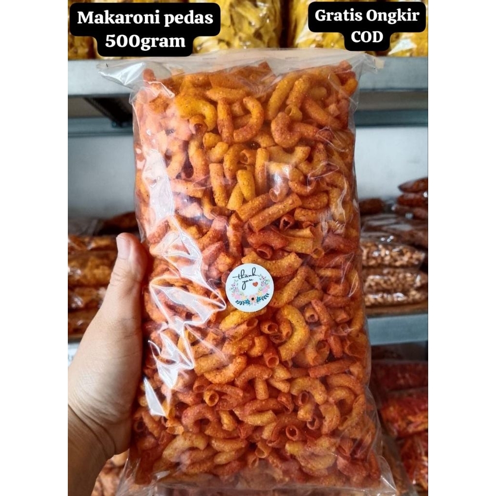 

Makaroni pedas 500gram keripik kriuk renyah, gratis packing babblewarp cemilan makanan ringan Bandung