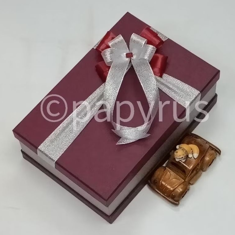 

PAPYRUS Sandwich 20x30 Tinggi 10cm Kotak Kado Gift Box Hadiah V1