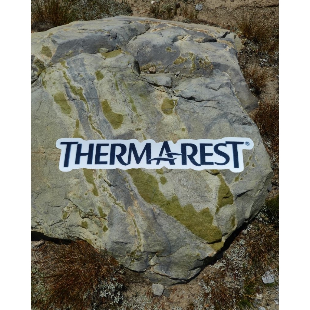 

FROM JULY - THERMAREST Vinyl Waterbottle and Laptop Sticker / outdoor sticker laptop film movie series lucu tumbler koper helm