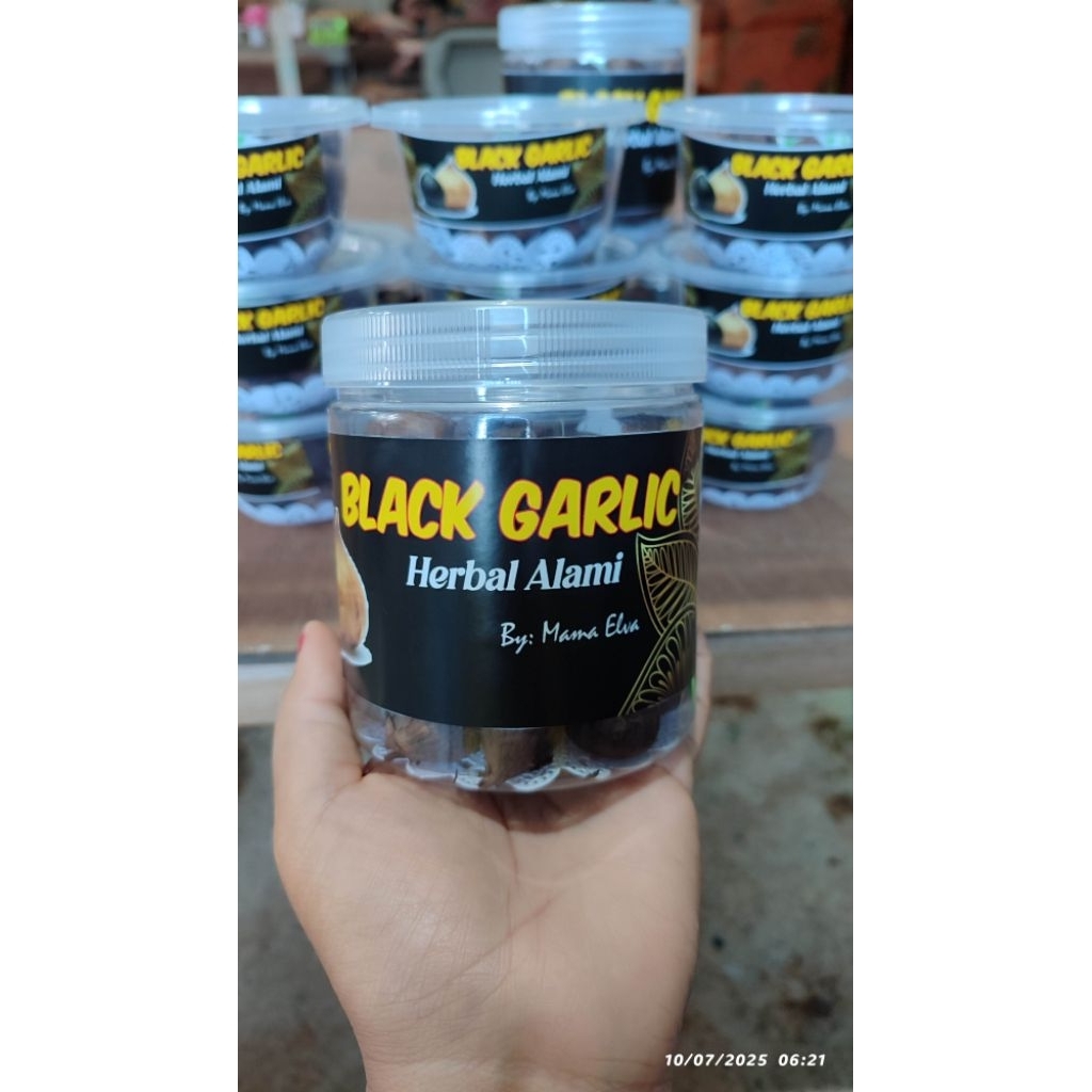 

Black garlic by mama Elva