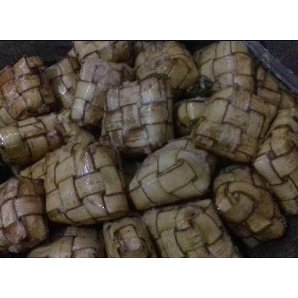 

Ketupat Ketan Pulut Legit