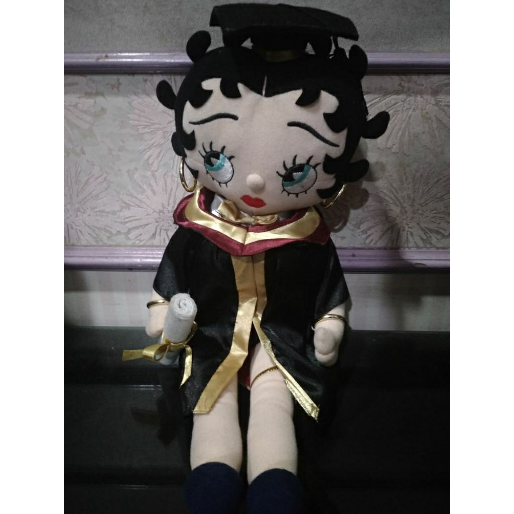 Boneka wisuda Betty Boop