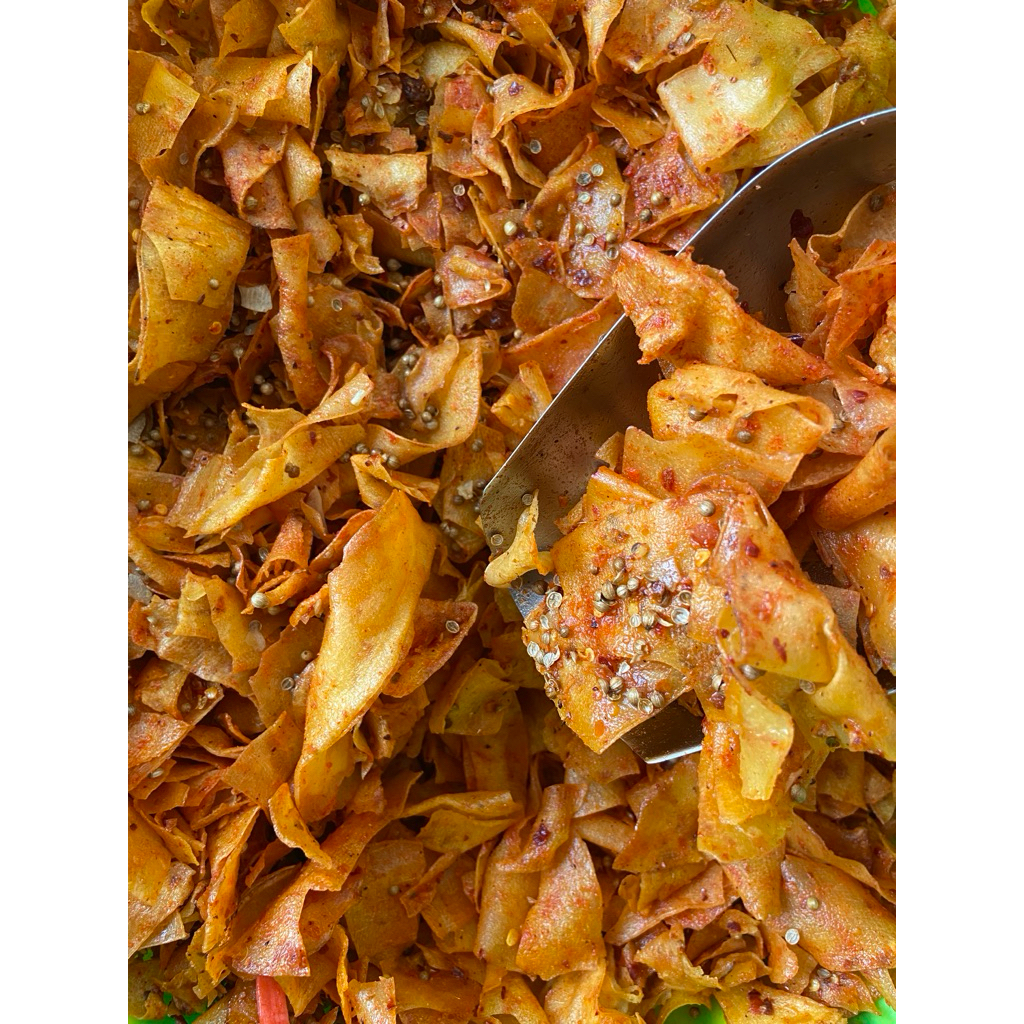 

BEST SELLER KERIPIK SINGKONG KETUMBAR PEDAS 500gram