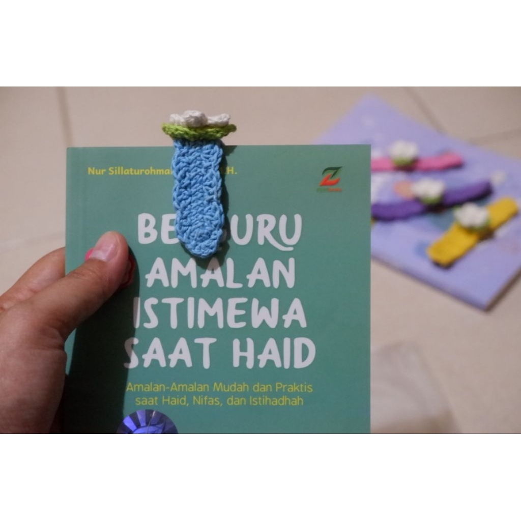 

PBR. pembatas buku rajut dan manik2