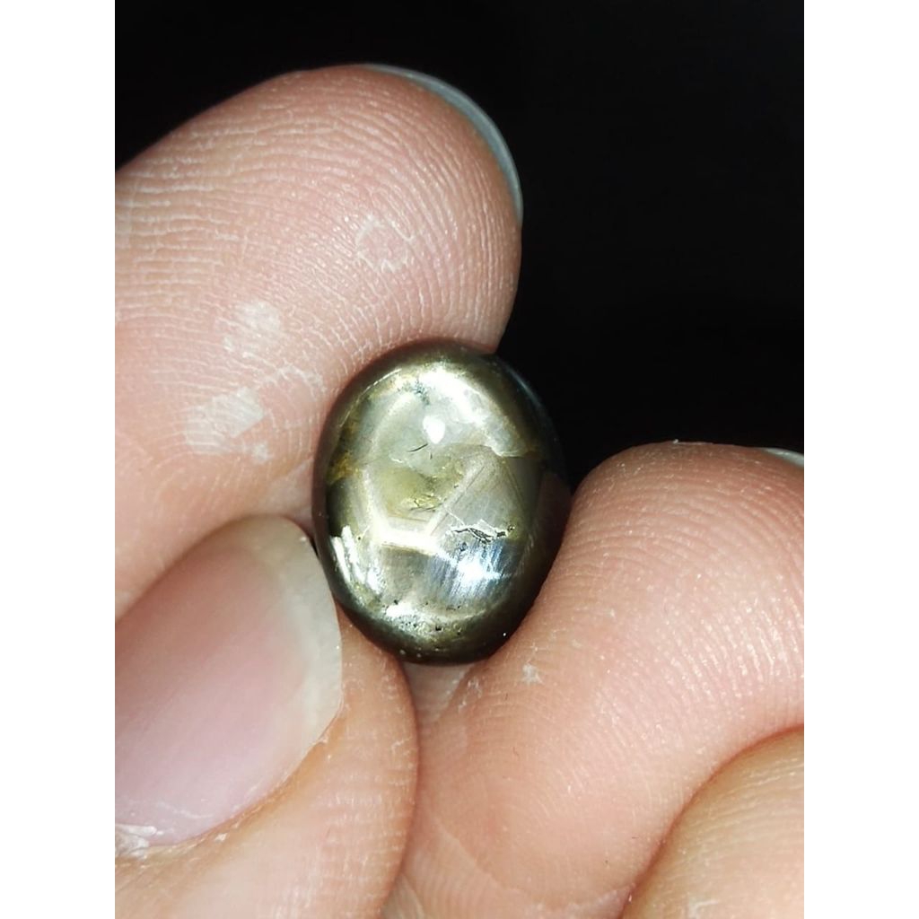 Natural Mutli Black star sapphire 12 x 9 x 4.8 mm 6.45 Cts Kode 116