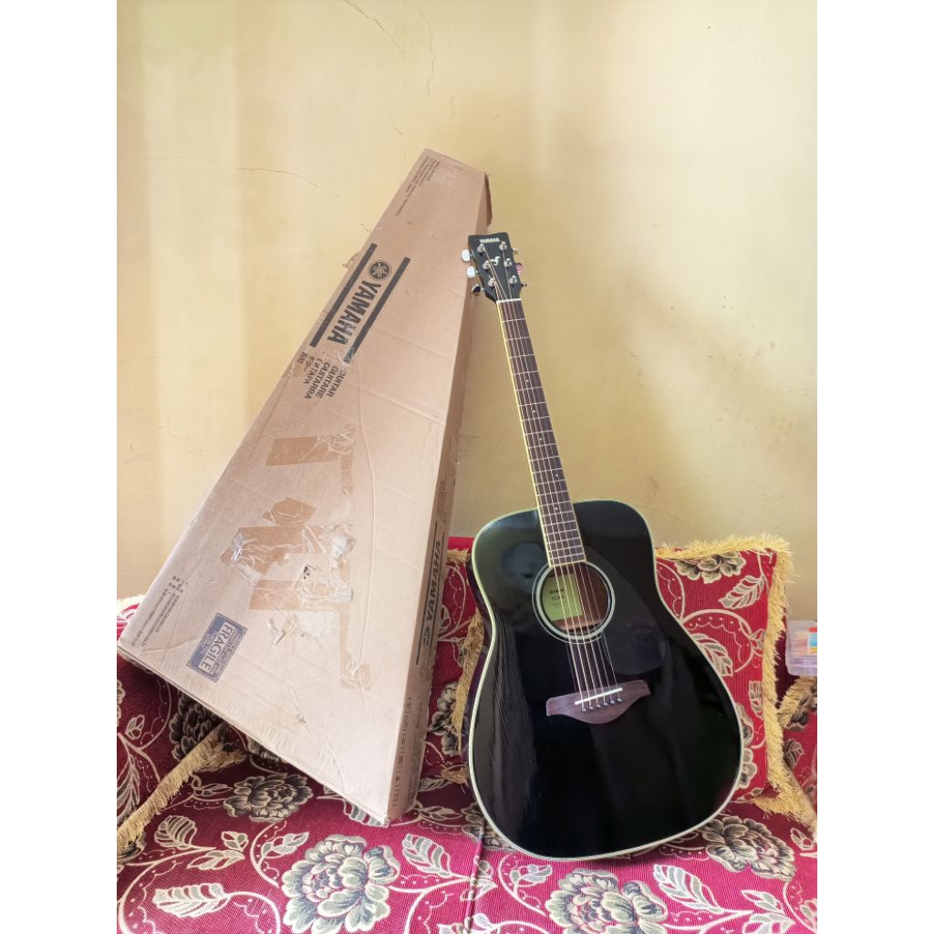 Yamaha FG820 ORIGINAL TOP SOLID