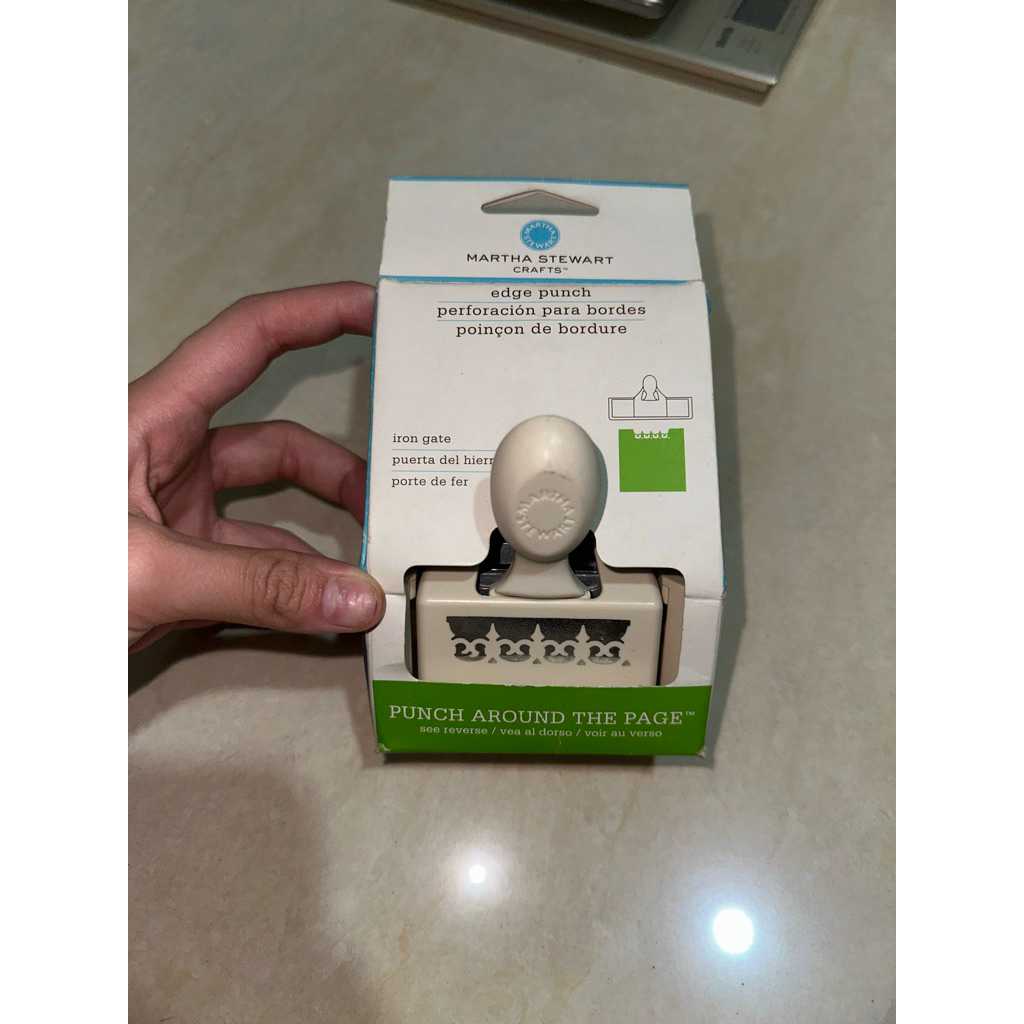 

MARTHA STEWART PUNCHER PEMBOLONG KERTAS EDGE PUNCH PRELOVED CRAFTS 42-40013