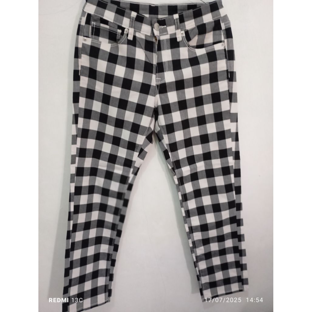 preloved celana panjang wanita kotak global uniqlo like new