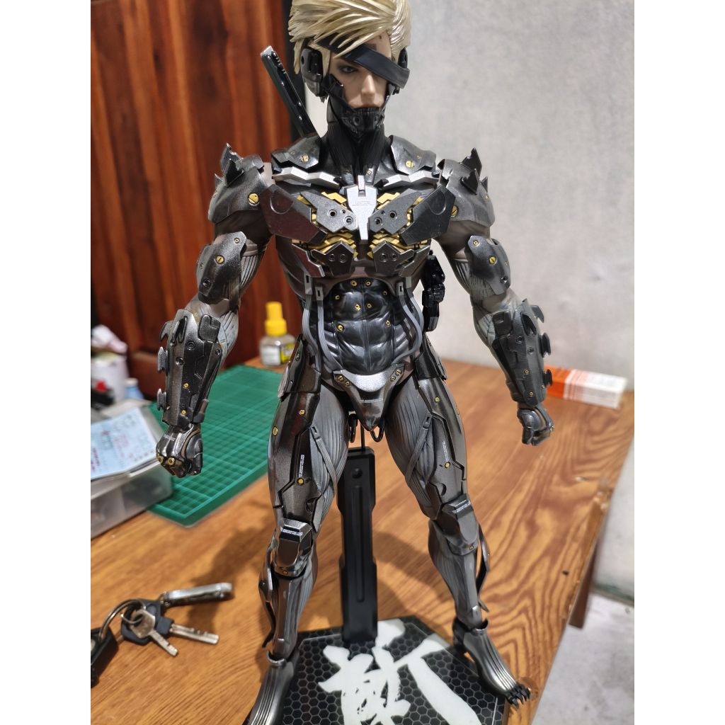 Hot Toys 1/6 skala Raiden Metal Gear Rising Revengeance
