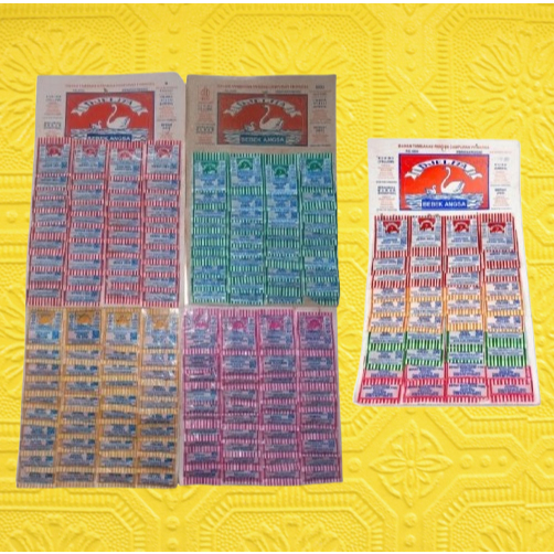

Gincu Bubuk Warna Bebek Angsa Sachet Cap Djelita 1 Papan 40 Pcs