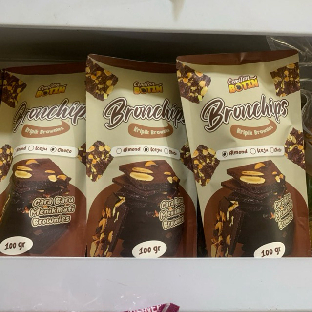 

BRONCHIPS BROWNIES CRISPY Cemilan Botin 100gr