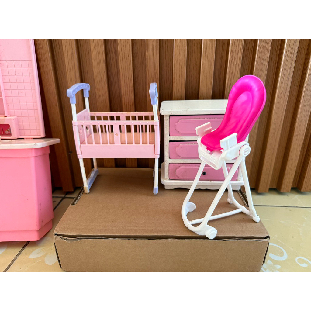 Aksesoris barbie kamar bayi barbie mattel