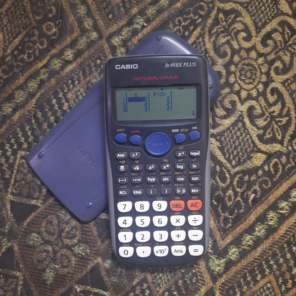 

CASIO fx-95ES PLUS Scientific Calculator bekas fungsi normal.