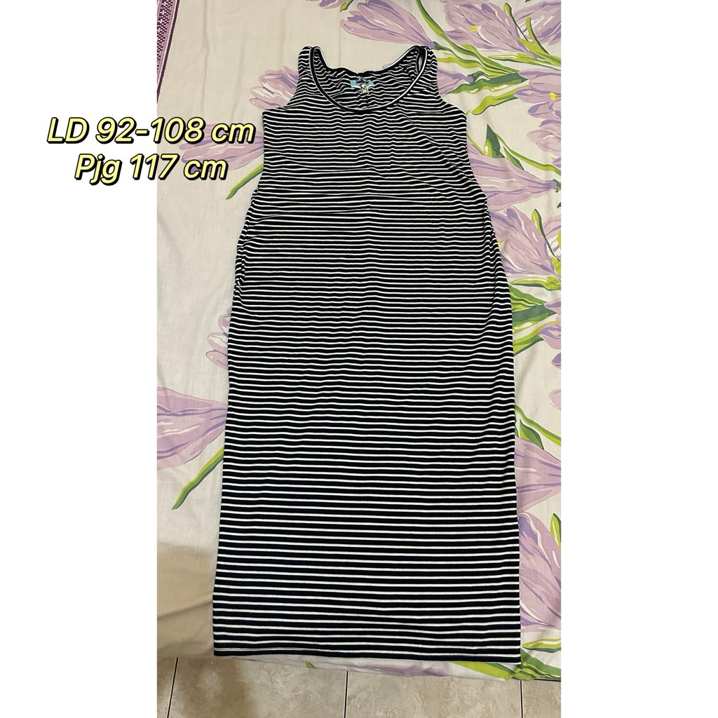 Dress panjang garis hitam putih tanpa lengan