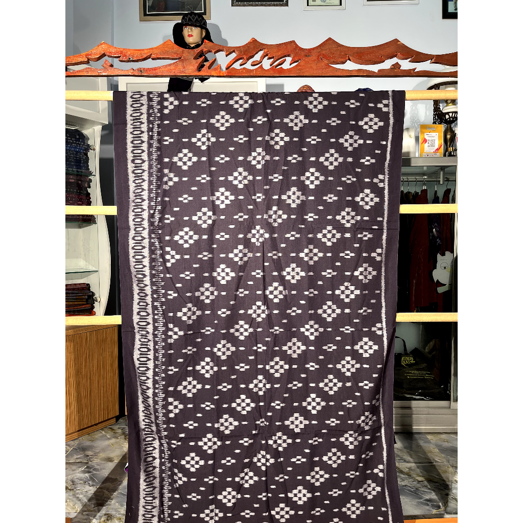 Kain Tenun Motif Hujan Tahu Silver Warna Ungu Gelap (UNG1734KAIYZX)