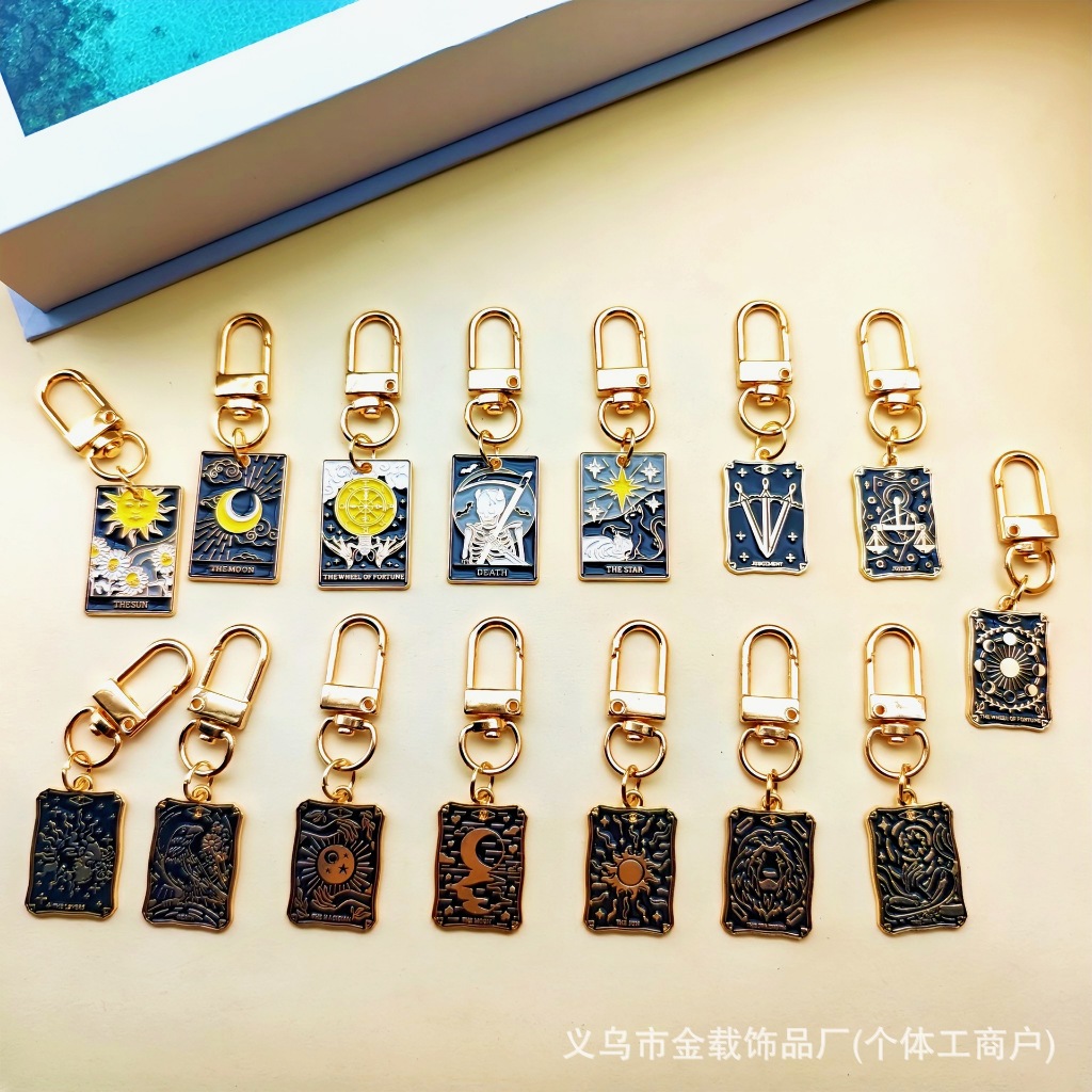 Gantungan Kunci Mini Keychain Enamel Charm Model  Kartu Tarot Kartu Ramalan Epoxy Keping Monochrome 