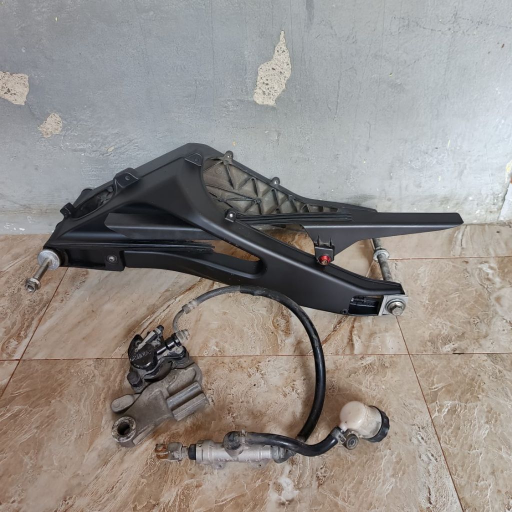 Swing Arm Original R15V3 VVA Copotan