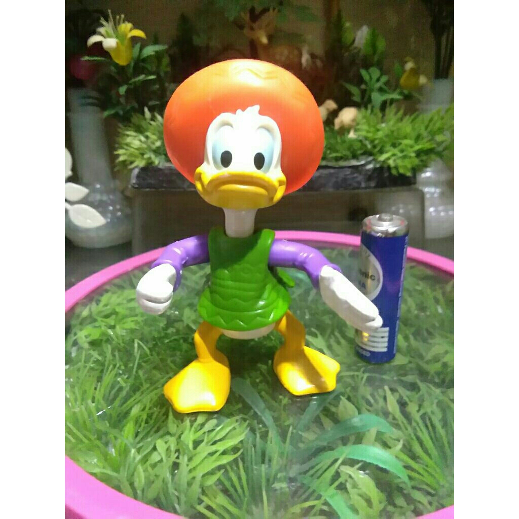 action figure Donald duck paman Gober bekas baik