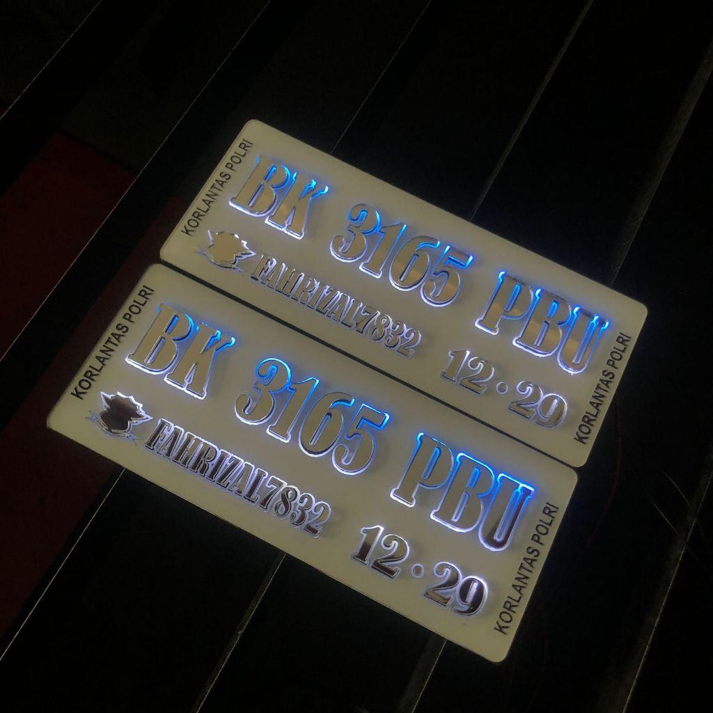 Plat Nomor Motor Akrilik Timbul Led Custom Baut Tanam Keren Murah / Plat Nomor Akrilik