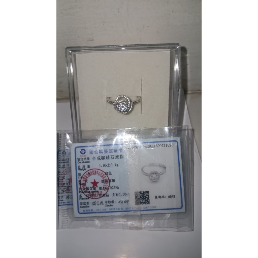 cincin moissanite