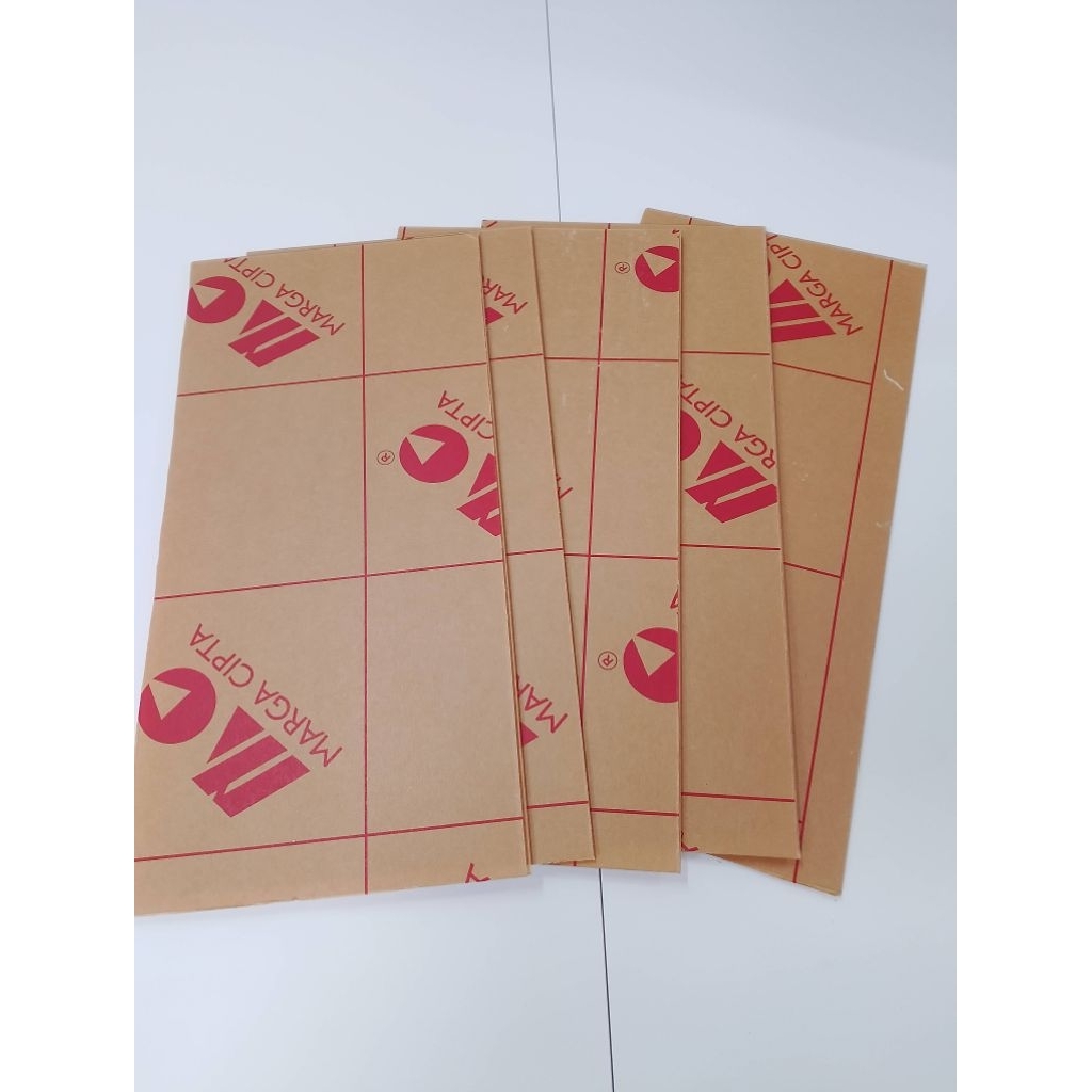 

Lembaran Akrilik Bening Tebal 2mm ukuran 30 x 20 cm (A4)