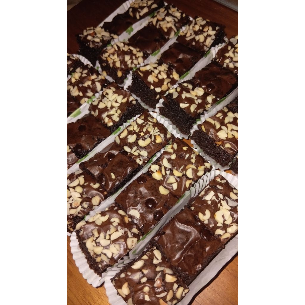 

fudgy brownie kemasan travel pack isi 3 potong