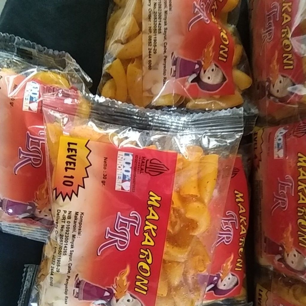 

cemilan ringan makaroni level 6-10 makaroni ER masrha gurih pedas isi 12 pcs