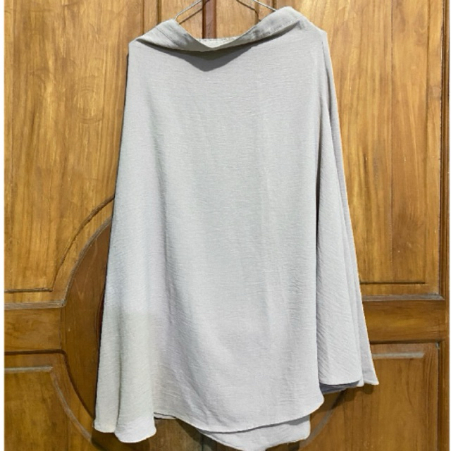 Preloved flare skirt tasa.id crincle cream ivory