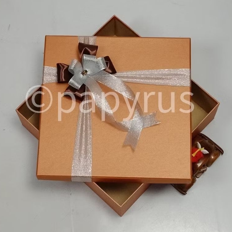

PAPYRUS 30x30 Tinggi 8cm Kotak Kado Gift Box V3