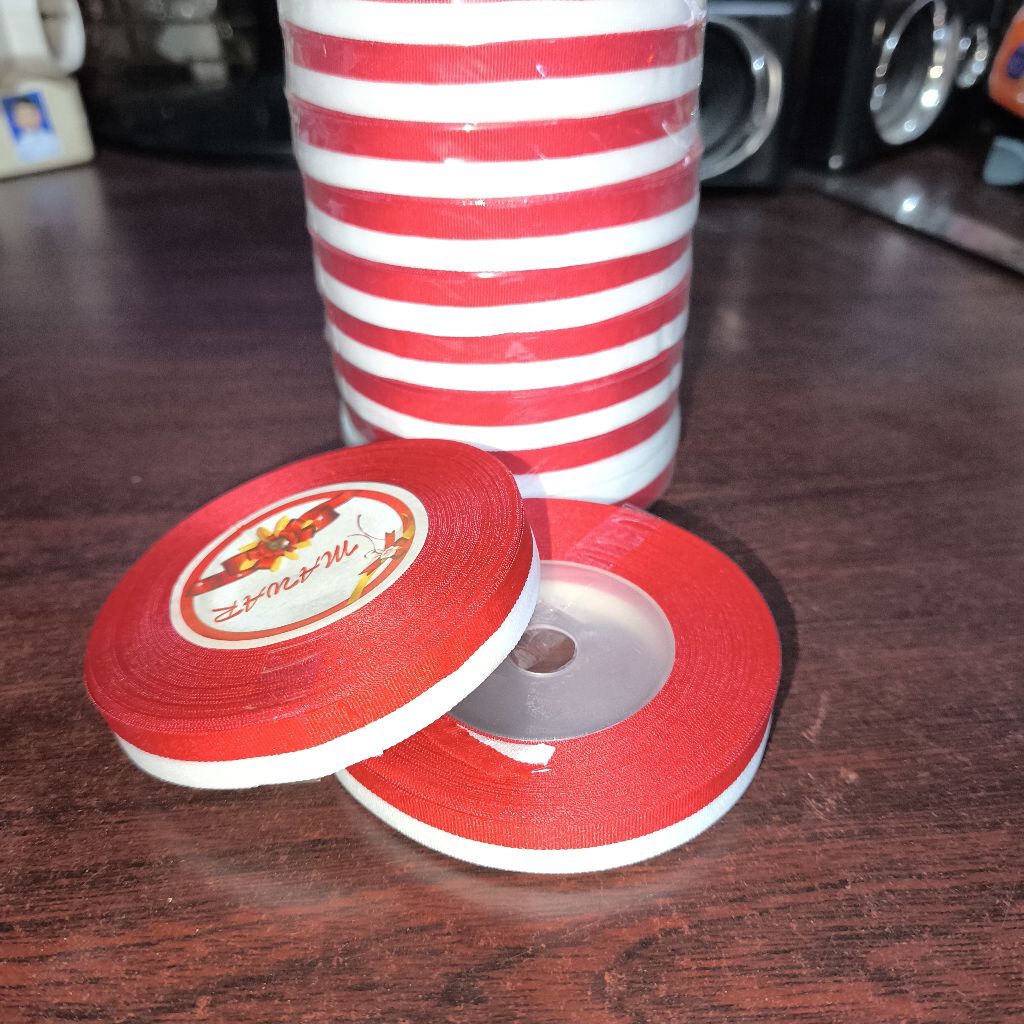 

Pita Merah Putih 1.5 CM ( 1 Roll )