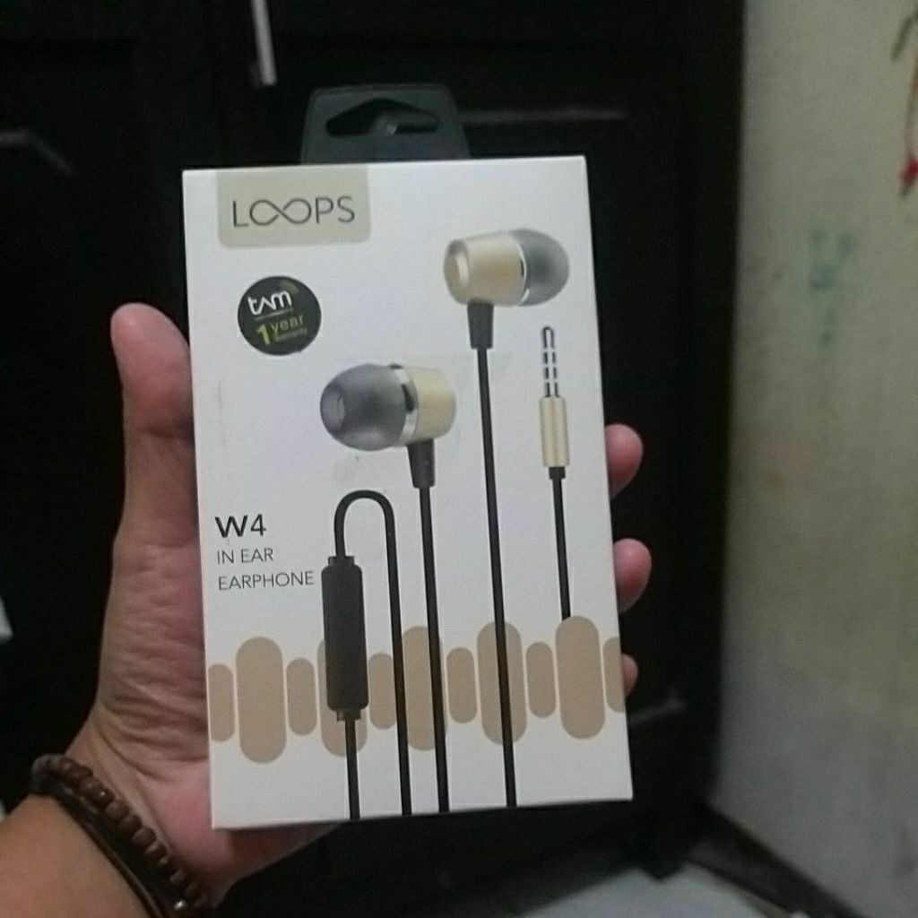 loops in ear earphone w4