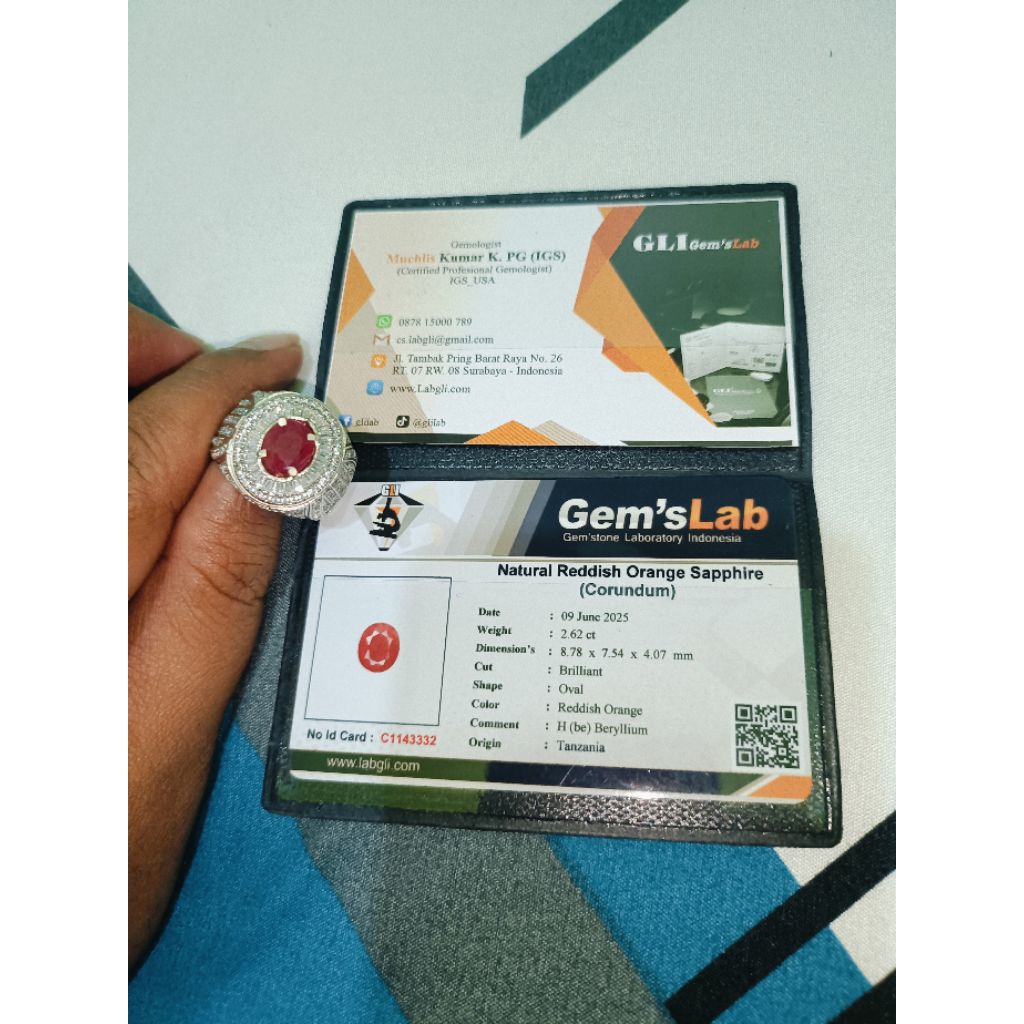 Natural Reddish Orange Safir