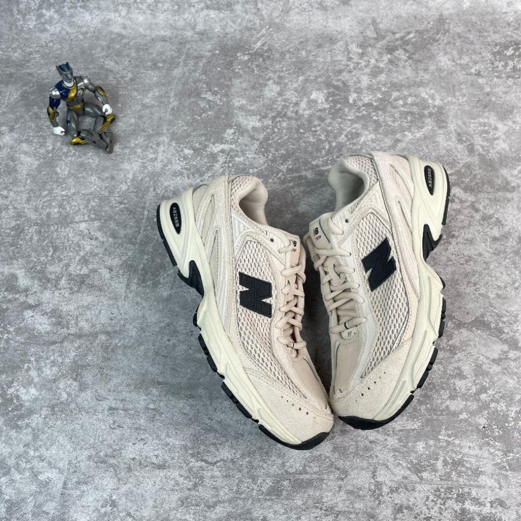 New Balance 509 Cream Black Suede